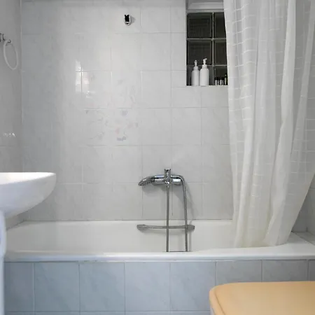 Great With Private Parking Daire Selanik