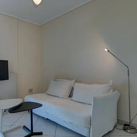 Apartment Great With Private Parking *