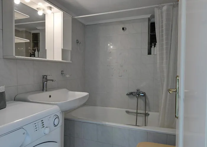 Great With Private Parking Apartament Salonic