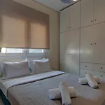 Great With Private Parking Διαμέρισμα *